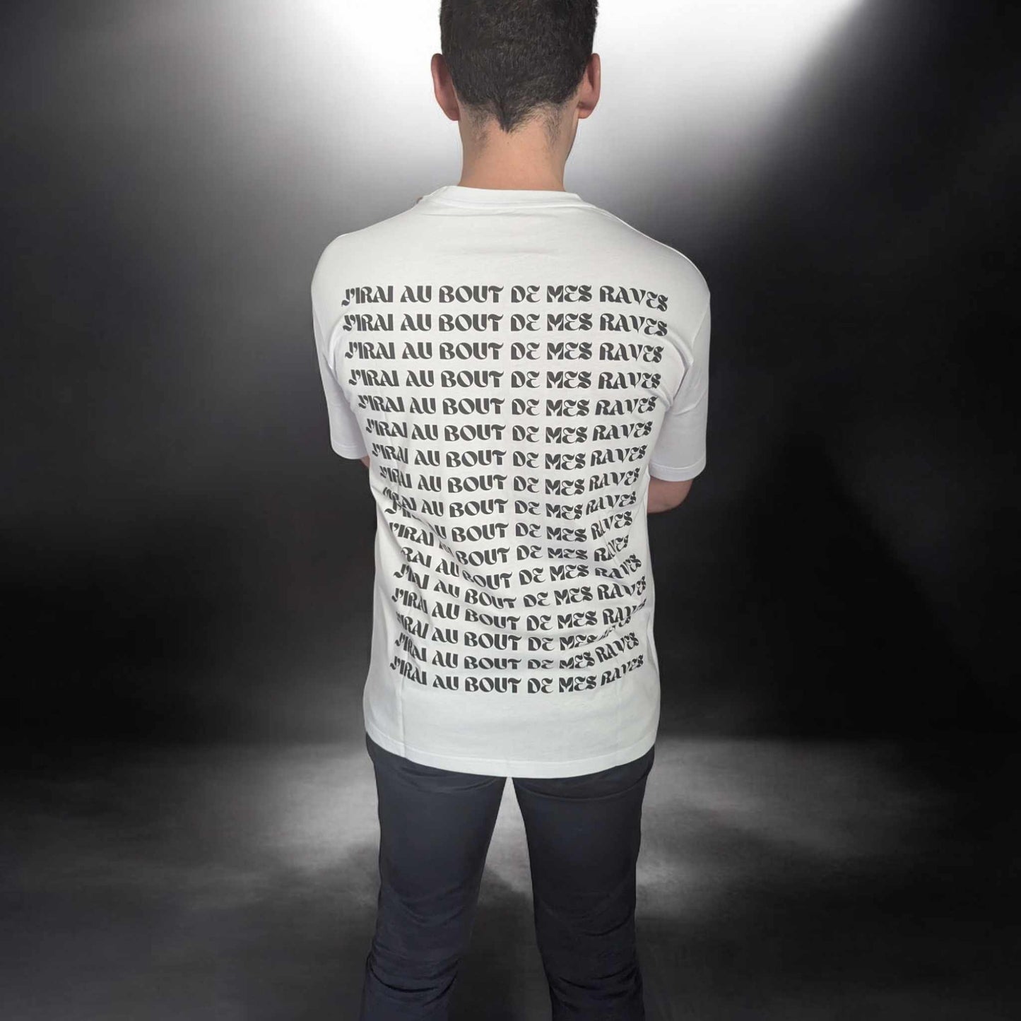 T-shirt unisexe Feelnchill en coton bio blanc, inscription au dos, parfait pour les raveurs et les amateurs de techno
